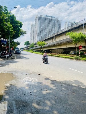 chính chủ cần bán! 7tỷ hơn- phú thựơng- tây hồ- 35m- 5tầng- thoáng sáng- view ciputra- ôtô- dân xây