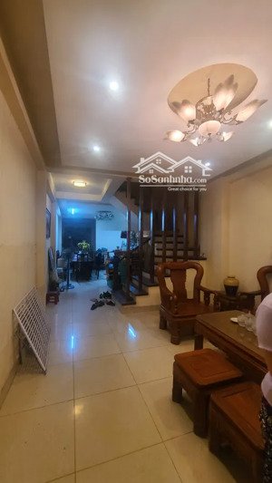 bán nhà đẹp ngõ 67 nguyễn văn cừ 63m2x 5 t,ngõ 4 m . giá 11 tỷ.