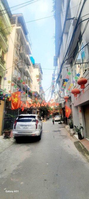 12,8 tỷ ô tô qua nhà, mặt ngõ thông minh khai, ngõ gốc đề, kinh doanh buôn bán tấp nập, sầm uất.