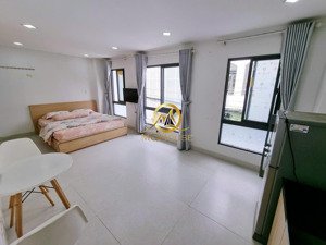 phòng cửa sổ thoáng_ban công chill_đủ nội thất_vạn hạnh mall_vx dân chủ_cầu 3/2_ueh_hulfit