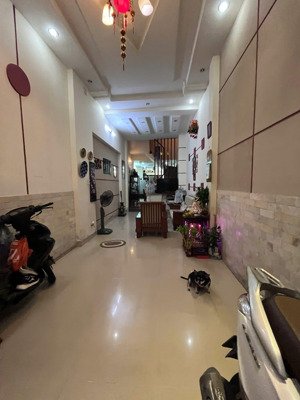 nhà 4 tầng 6 pn vị trí đẹp sau lưng căn mặt tiền đường phạm thế hiển p. chánh hưng (p4 q8 cũ)