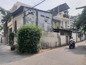 nhà nát tiện xây mới, ngang khủng 10x15m. hẻm xe hơi 8m, cách mặt tiền lê quang định chỉ 30m