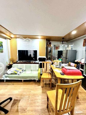 nhà mới 3 tầng phú nhuận hẻm ba gác thông gần thích quảng đức ở ngay! 2pn - 3wc, có sân để xe riêng