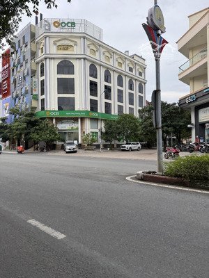 duy nhất - nhà 3 tầng trung tâm hành chính dĩ an,120m2 - hơn 9 tỷ , đường trước nhà 12m,