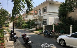 cần bán gấp biệt thự phú gia, phú mỹ hưng, q7 dt 317m², bán 82.5 tỷ. cam kết giá thật không ảo.