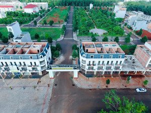 nhà phố ân phú 3 tầng +tum sẵn sổ. giá tốt 5,7 tỷ, 100m2 hướng nam