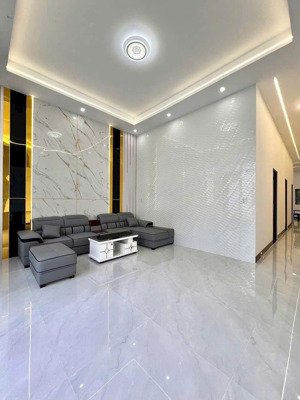 nhà hiếm đường trần xuân soạn quận 7, ô tô vào nhà, nội thất cơ bản, 66m2