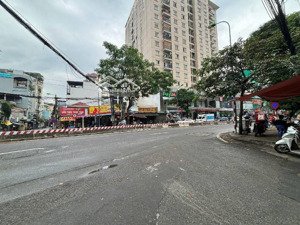 lạc long quân - nhà mới - mặt tiền rộng - thoáng sáng - ở luôn - gần hồ tây - 72m - 5 tầng, 11.5 tỷ