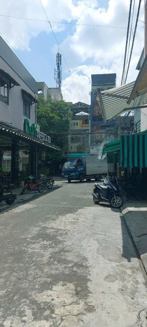 nhà hẻm thông 8m phường tân quý, sát trục chính, trệt 3 lầu, st, dt: 4x20m, giá: 11 tỷ tl