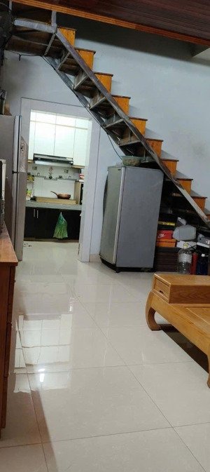 hiếm- căn nhà diện tích ~40m ngay trung tâm thanh trì, 1 nhà ra ô tô tránh đỗ, 5.05 tỷ