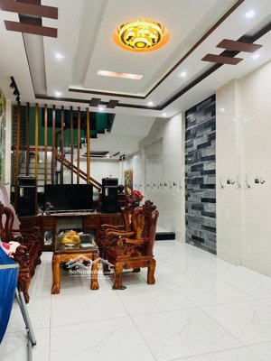 3 tầng mặt tiền dương đức hiền giá 6ty8