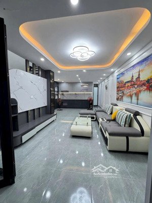 bán nhà 3 tầng - sân cổng riêng tại phố nguyễn bỉnh khiêm. thông ngõ 201 lạch tray