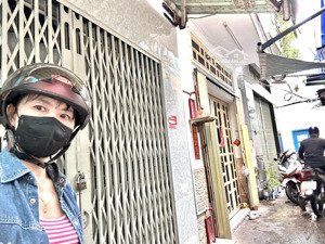 bán nhà đường đoàn văn bơ thông ra vĩnh khánh, hoàng diệu gần trường đh nguyễn tất thành, 5'' qua q1