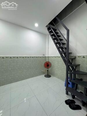 Bán nhà hẻm thông Âu Cơ, sổ hồng riêng hơn 1 tỷ