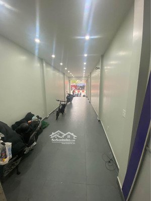 nhà mặt đường hồ sen cần cho thuê , đoạn kinh doanh đẹp phía về bờ hồ hồ sen