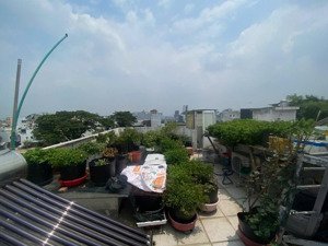 hiếm hxt. 6 tỷ. oto nằm trước nhà lê đức thọ ngang khủng 5.5m