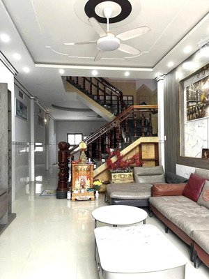 bán nhà đẹp 2 tầng full nội thất xịn, mặt đường nhựa lớn tại trung tâm tt vạn giã, kkt vân phong.