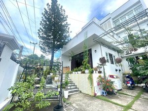 cho thuê nhà sân vườn 3 tầng full nội thất bắc nha trang giá 20 triệu/tháng