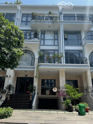 nguyên căn tại vạn phúc city, dt 7x20m 1trệt 4lầu, có thang máy, máy lạnh đầy đủ giá chỉ 60triệu/th