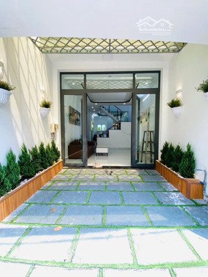 nhà đẹp trần xuân soạn- sân rộng- 3 phòng ngủ- sát kiều đàm- 4 x 12 m- tặng hết nội thất