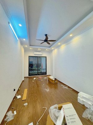 nhà mới ngô tất tố 44m2 - 4 tầng - mặt tiền 3.3m - 17.1 tỷ - trung tâm đống đa thang máy - lô góc