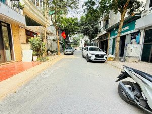 vị trí đẹp kinh doanh siêu lợi nhuận. phía tây hồ linh đàm văn phòng & ăn uống đều tiện .