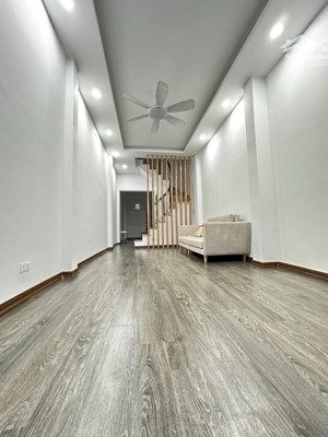 nhà tân mai, trương định. đường ô tô tránh, dt: 35m2, giá 10,38 tỷ.