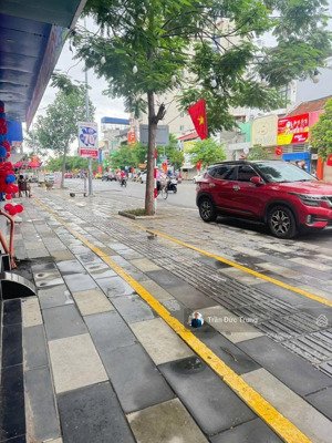 mặt đường lạch tray 89,9m2 sẵn nhà 3 tầng vỉa hè 7,5m