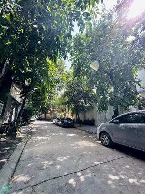 Bán đất phân lô bàn cờ phố Lạc Long Quân, ngõ thông ô tô đỗ cửa, DT 90m2, MT 9m