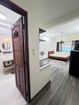 cho thuê căn hộ full nội thất, rộng rãi, mới, đẹp, đi lại thuận tiện