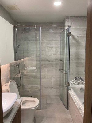 bán chcc central plaza, tân bình dt 65m2, 2pn =3tỷ8, sổ hồng lh: hương