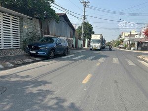 bán biệt thự, thích hợp ở ,công ty, căn hộ dịch vụ ở lái thiêu , bình dương giá tốt lh 