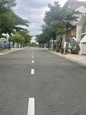 chính chủ bán gấp nhà 100m2, giá 3.35 tỷ, mặt tiền nguyễn hữu tiến, sổ vuông vức đẹp