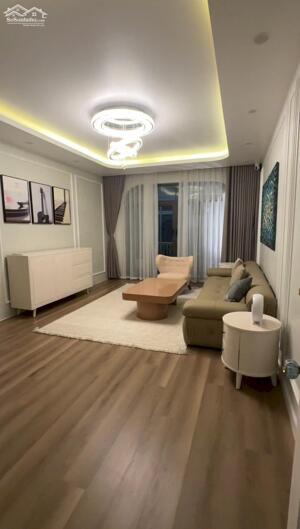 Cho thuê nguyên nhà 4 tầng tại Lê Hồng Phong (ngay sau DOJI ), vừa ở vừa kinh doanh cực tiện.