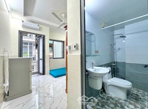 cho thuê phòng ban công mới xây full nội thất gần công viên lê thị riêng