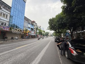 cho thuê nhà mp trần quốc hoàn, 60m2, 6 tầng, mặt tiền 7.5m, vp, kd, nhà hàng