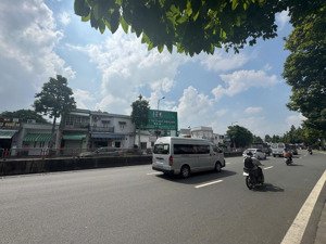 bán nhà mt kinh doanh hiếm đường phạm văn đồng ngay đường 9 linh tây