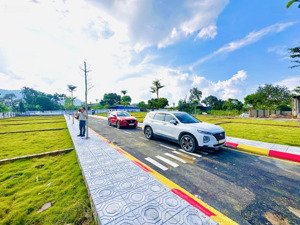 2tỷ3/100m2 full thổ cư sổ đỏ, mặt tiền 6-9m tại cnc hoà lạc,gần chợ,ql21,trung tâm phú cát hàng f0