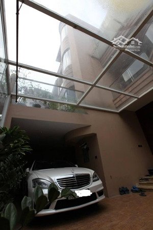 biệt thự ngõ phố hoàng quốc việt, cầu giấy, 135m2, 4 tầng, lô góc mặt tiền 12m, ô tô tránh đỗ.