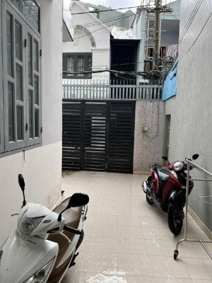 chủ vừa gởi nhà diện tích khủng ngang 7 m (102.9m2) ngay chợ gò vấp hx nhà trệt, 2 lầu, thông