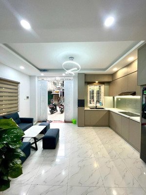 bán nhà riêng ngõ thống nhất - đại la 27.1m2 - 5 tầng - full nội thất - lô góc - sân rộng