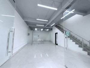cho thuê nhà phạm văn đồng, dt 80m2, 5 tầng, lô góc, vp, du học, kho, 35tr