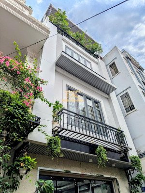 hàng hiếm có tại trung tâm hồ tam bạc