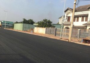 nhanh tay chốt ngay lô đất 200m2 giá tl ngay xã bà điểm hóc môn mtđ 12m thuận tiện kd 14tr/th