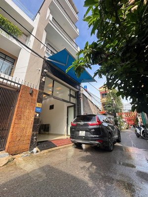 việt hưng ôtô tránh kinh doanh ngõ thông - diện tích 65m 5tầng dân xây rất đẹp - chào 13,2tỷ.