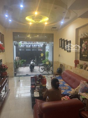 chủ gấp bán giảm mạnh nhà hxt thông 83m2 4 tầng 7pn vào ở ngay.