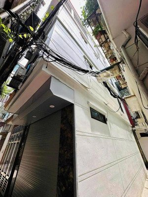 bán nhà trung tâm đống đa,lô góc 30m2 ngõ nông gần phố