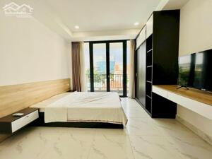 Cho thuê phòng ban công 40m2 quận 1 gần ngã 5 cống quỳnh, Bùi viện