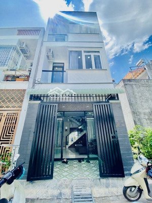 nhà 3 tầng, hxh tránh, nhỉnh 5 tỷ, cách lò lu chỉ một bước chân, liền kề kcn cao,lã xuân oai.