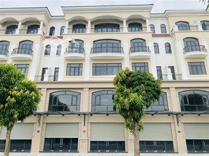 bán shophouse 70m2 trục đường 20m đối diện chung cư giá 12 tỷ bao phí căn cạnh góc lh: 